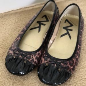 Anne Klein sport leopard flats size 10